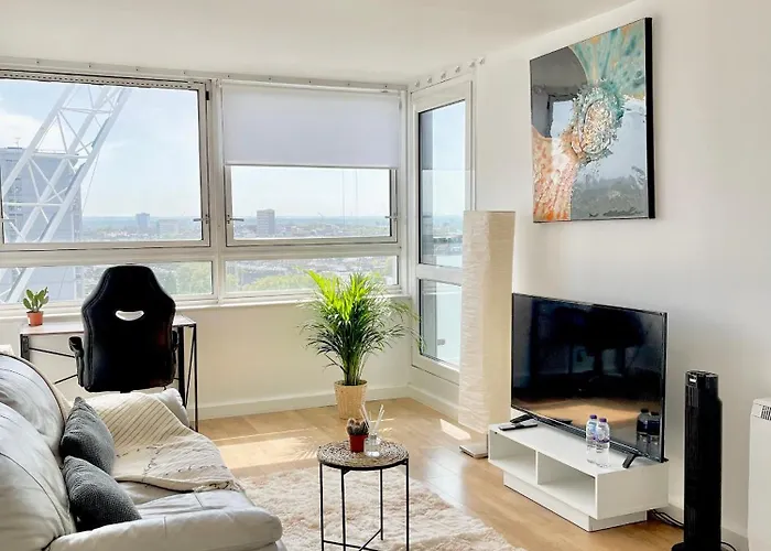 West Central Flat In London With Patio