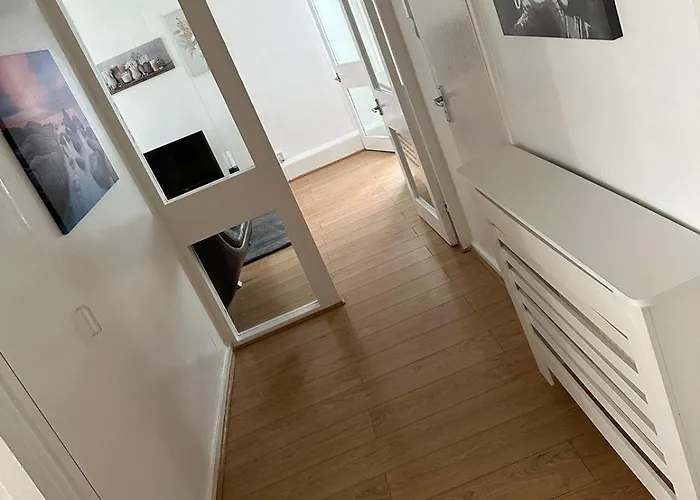Cosy 2 Bedroom Apartment In South West London