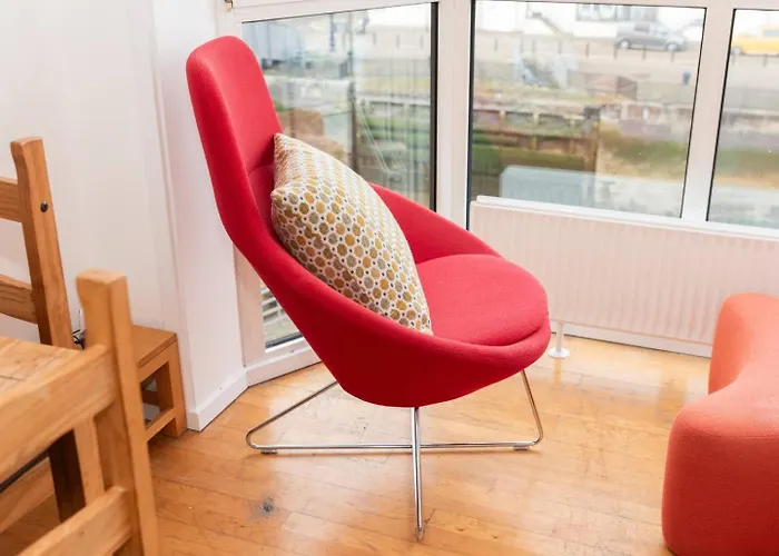 Sunny Maisonette With Views Over Canary Wharf, London
