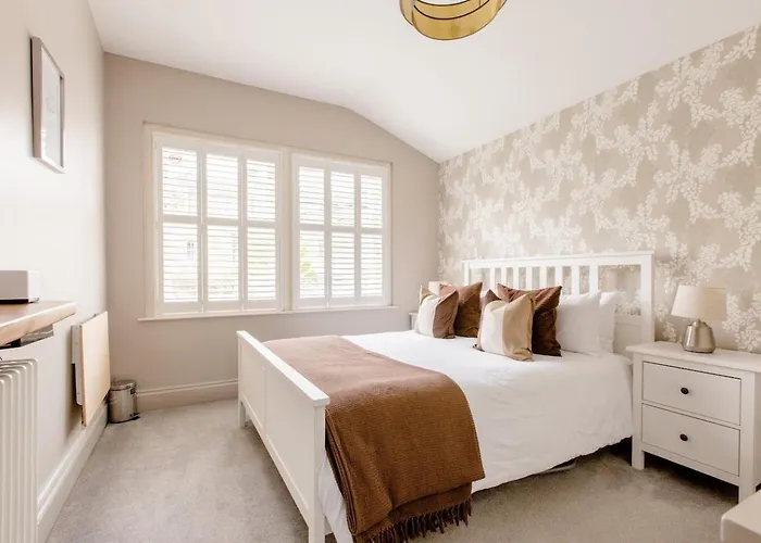 Clapham - Kingsize Bed - En-suite - Quiet with Garden Views - HOMESTAY