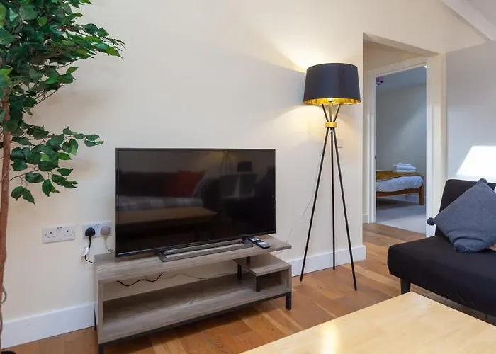Modern 2 Bed Attic Apartment In Brixton