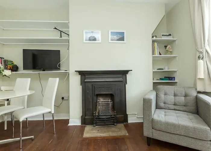 Convenient 2 Bedroom Apartment In Waterloo