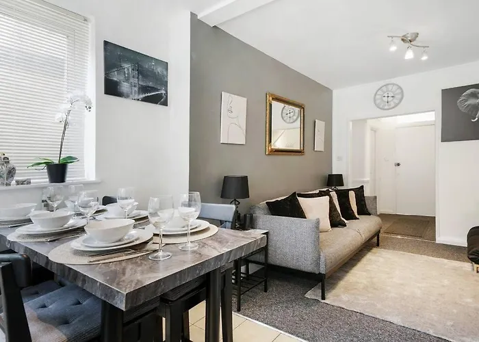 2 Bed Garden Flat Sleeps 6 Close To Brixton