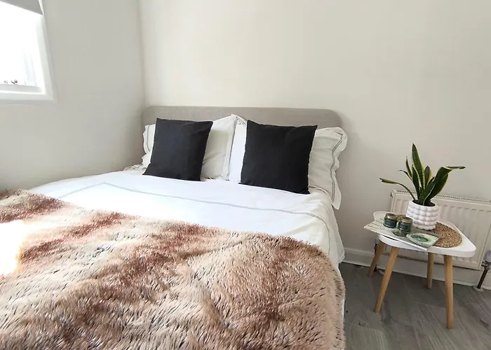 Bright Chiswick Apartment - Great Location