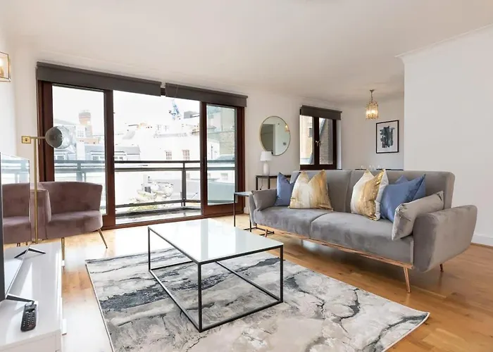 Spacious 1 Bed Mayfair Apartment With Balcony