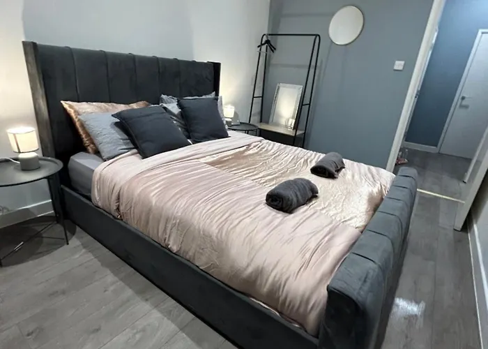 Central Locations 1 Bed Apartments Sleeps 4