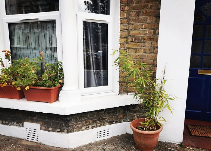 1-Bed Victorian Gf Apartment In London