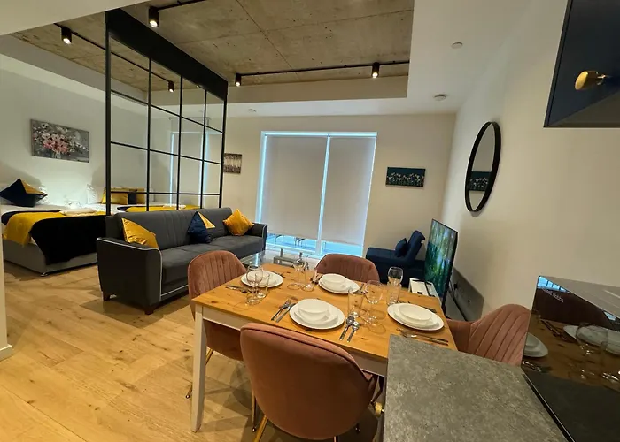 London Luxury Flat With Balcony, River View, O2 Arena, Excel, Canary Wharf, Station