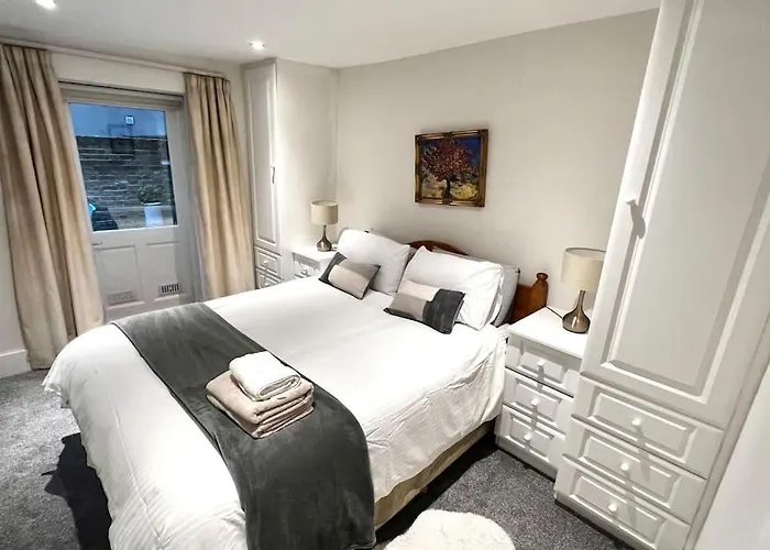Cozy 3 Bed Flat Near To Station