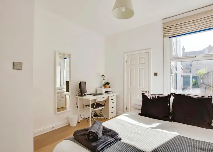 Lovely 2 Bedroom Ground Floor Flat With Garden.