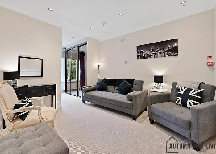 Beautiful 2 King Size Beds 2 Bath- Sleeps 5 In Earls Court