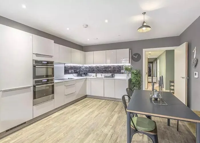 Greenwich Riverside Apartment