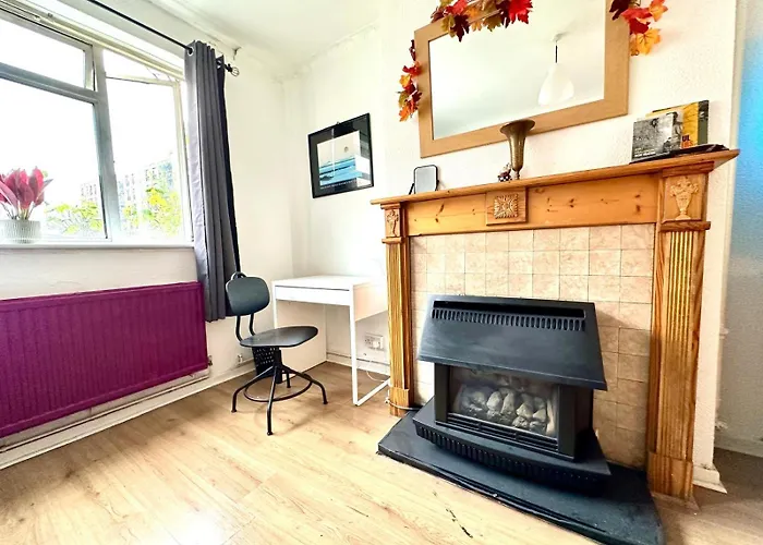 Whitechapel Lindley House R2