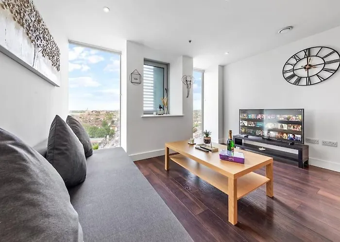 Sleep 7 Apartment 20 Mins From London Waterloo Bp65