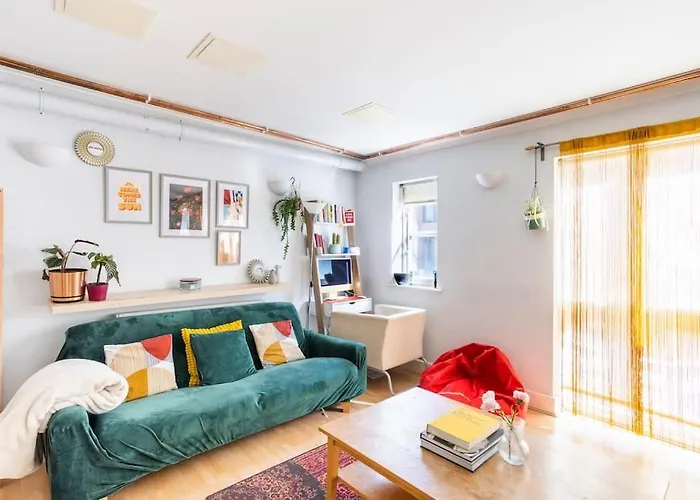 Stylish Room & Private Bathroom In Central London