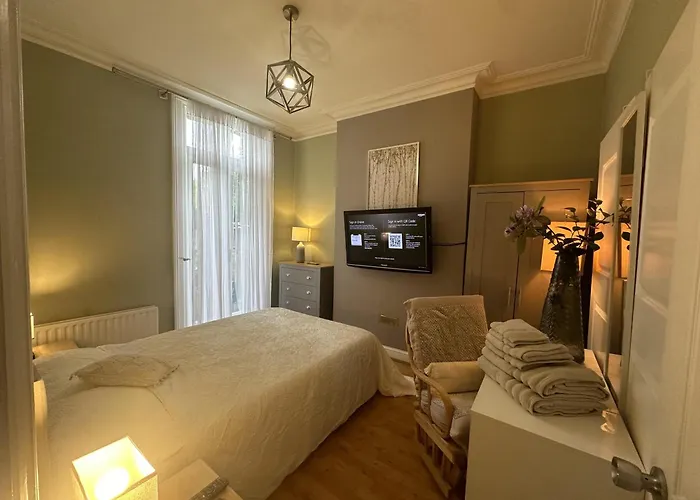 My Sky London House Near Attractions