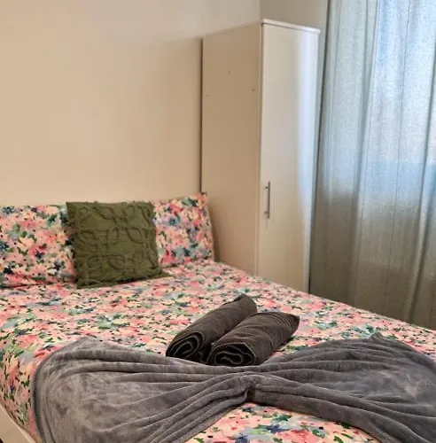 Studio Flat In Acton