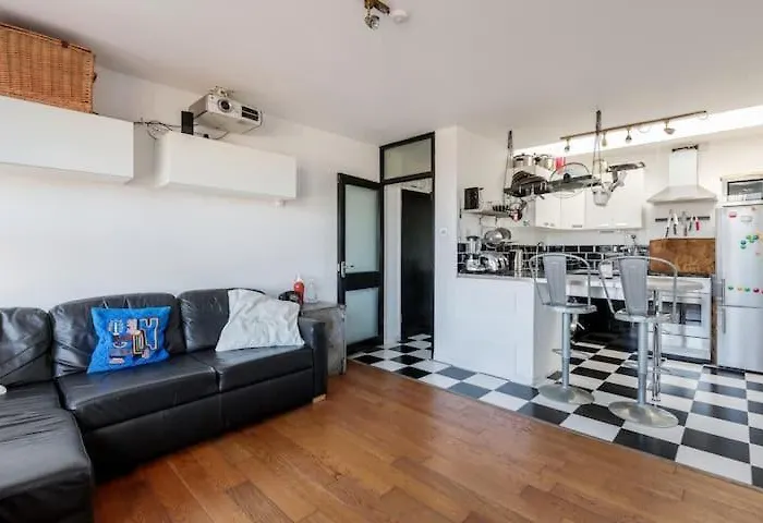 Guestready - Stylish Skyline Views, Central London