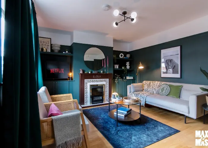 3-Bed House - Next To Olympic Park & Westfield
