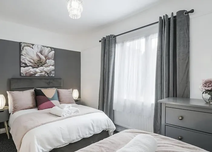 4 Bed Flat Sleeps Up To 9 Close To Brixton
