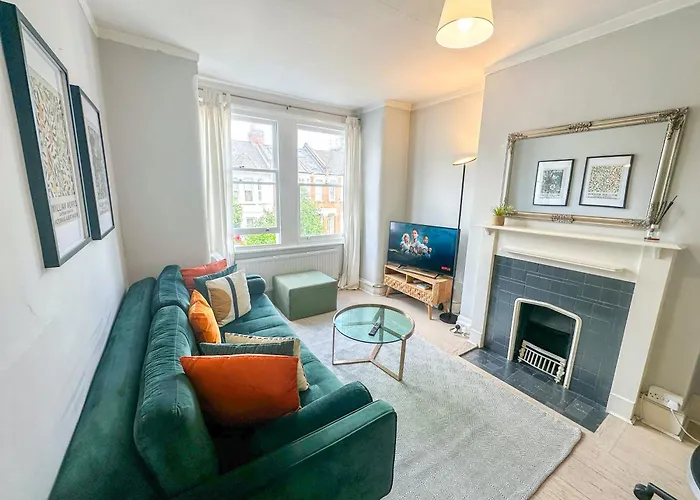 Stylish 1-Bed Flat In Willesden With Private Patio