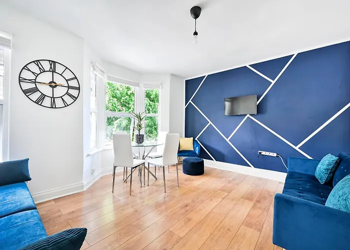 2-Bed, Sleeps 8 In Leyton E10, Near Stratford