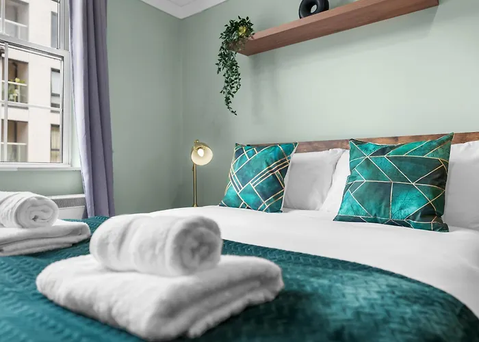 Chic 2 Bedroom Apartment Near Liverpool Street By Gold Stays