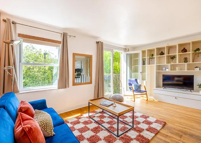 Expansive 2Br Flat, Holloway Road