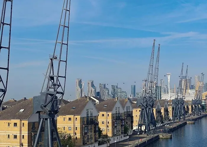 Excel London Riverview Luxury Apartment -Sleep 6- Free Parking- Playstation 4