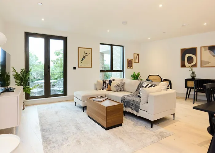The South Wimbledon Place - Adorable 2Bdr Flat With Balcony