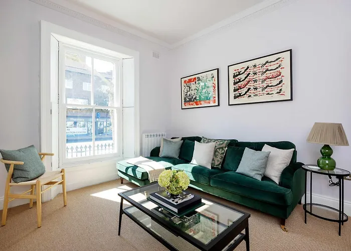 Veeve - Cosy Chic In Chelsea