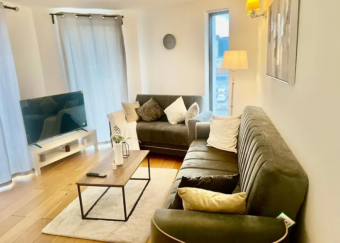 Spacious 2Bedroom Apartment In London City Airport