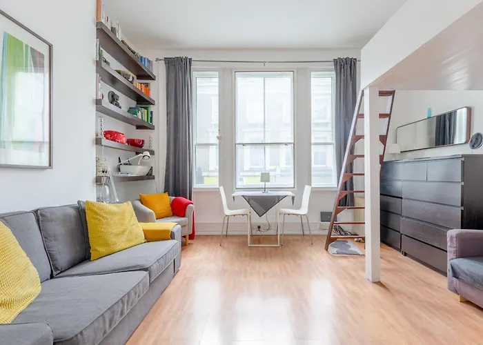 Central Spacious Studio Near Kensington Gardens
