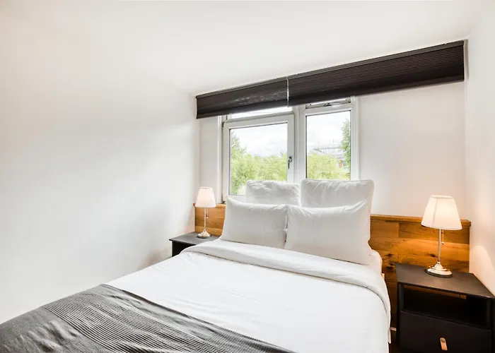 Homely 4 Bedroom House In Brixton