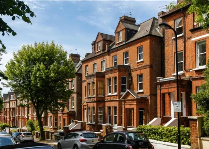 Homely 2 Bedroom Victorian Apartment In Hampstead