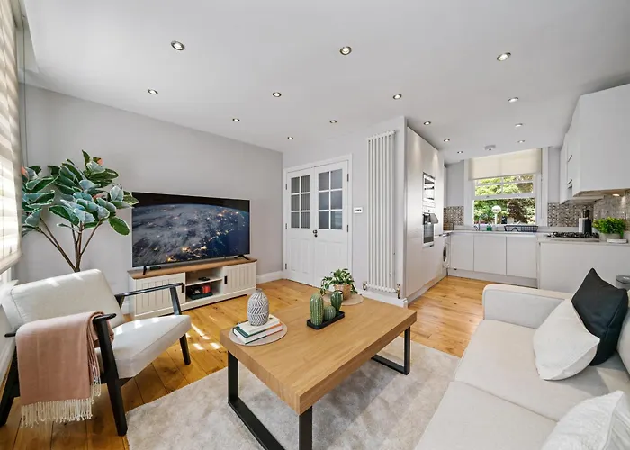 Hidden Gem In Central Location - Beautiful 2 Bed