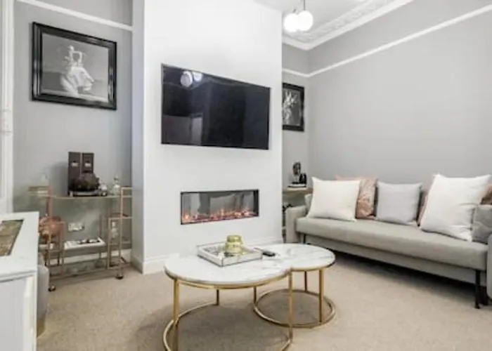 Beautiful Refurbished 2Bed2Bath Next To Hyde Park
