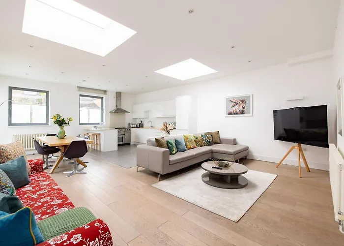Wild Roses Serviced Apartments - Borough
