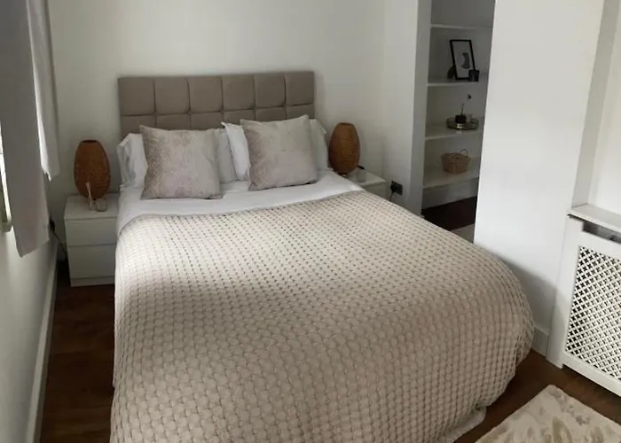 Gorgeous Flat Prime Location