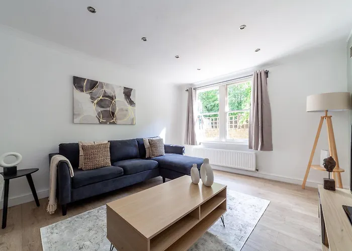 The Hammersmith Flat- Tbu