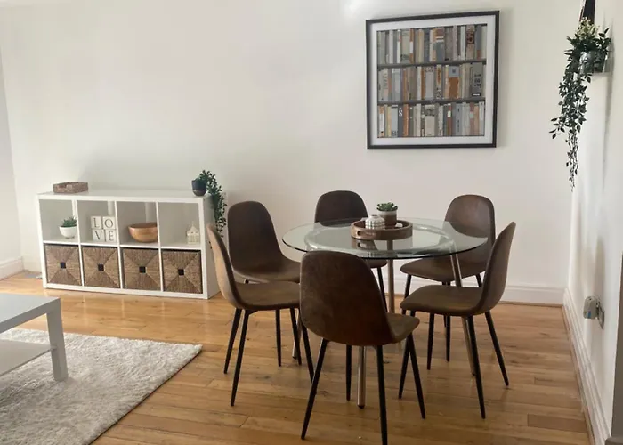 2 Bedroom Flat In Riverside West