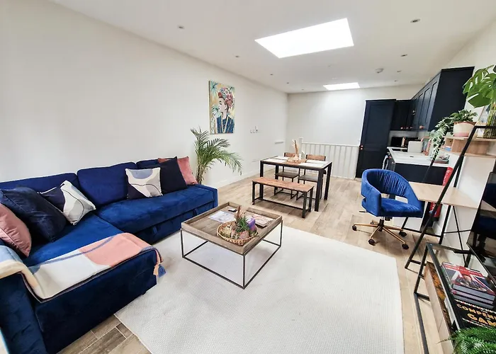 Bright 1-Bed Flat Near Fulham Broadway Station With Free Wifi And Netflix