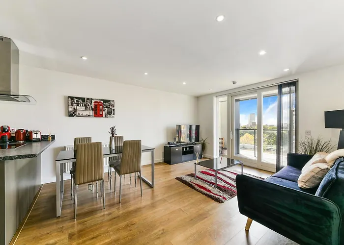 Stunning 2 Bed 2 Bath Apartment In Canary Wharf