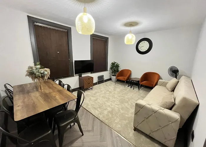 Fabulous 3 Bed Apartment - Near Excel - Sleeps 6 - 8