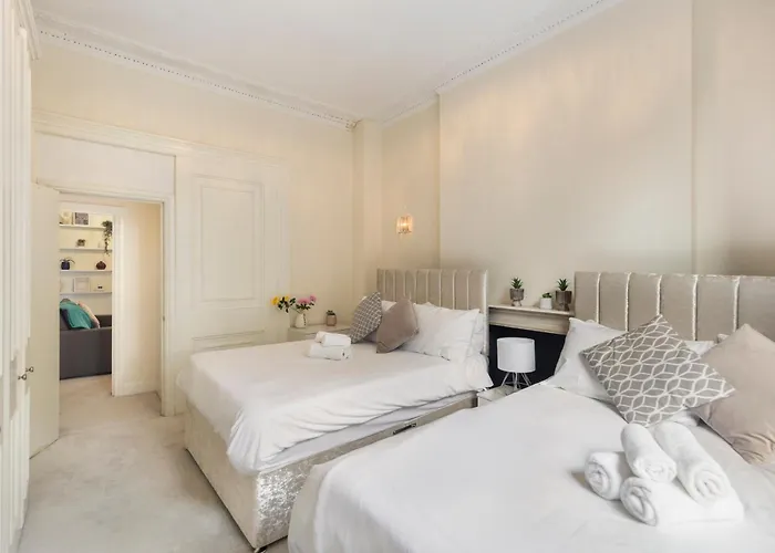 Regent\'S Square Charming Flat