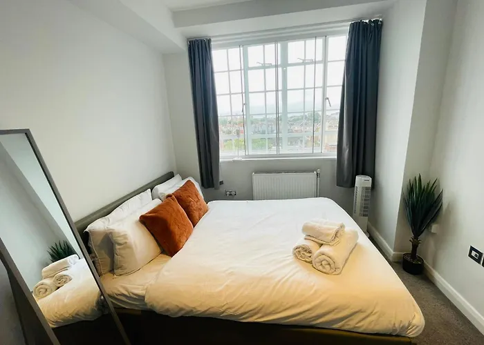Modern Studio, Prime Location, Stunning City View