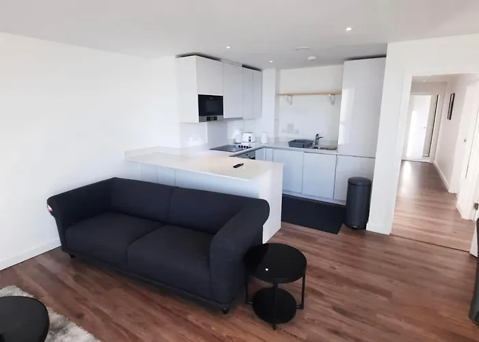 Spacious 3 Bed Apartment With Stunning Views