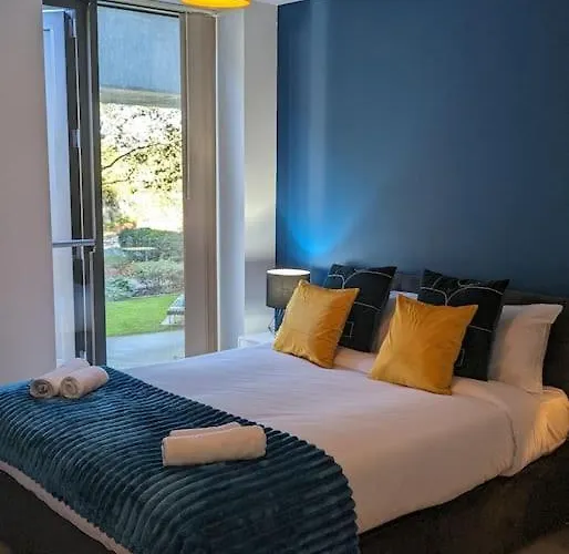 Premium Offers L Last-Minute Deal L Remigro Short Lets L 1 Bed Flat L Royal Docks L London City Airport & Excel L 2 Bed Apartment St Albans L Family Friendly L Near Bus Stop L City Centre L Book Today With Remigro