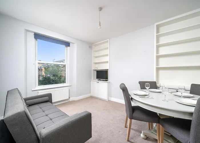 Lovely & Bright 1 Bedroom Flat In London\'S Zone 2