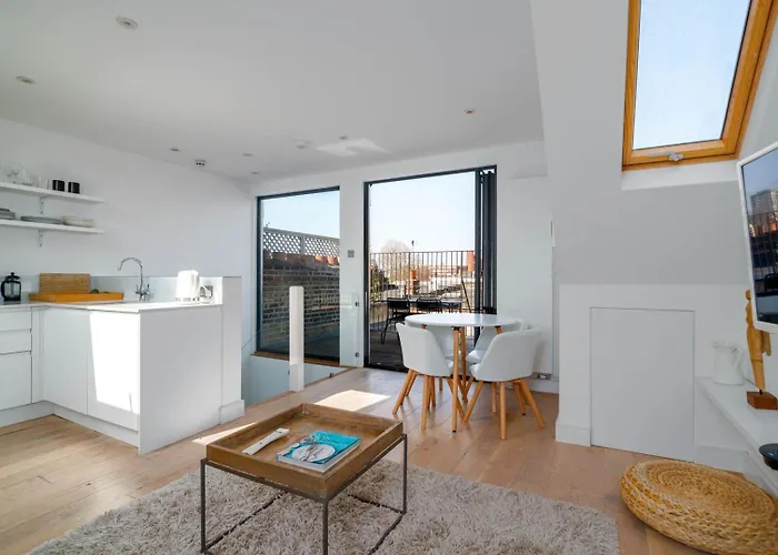 Guestready - Top Floor West Kensington Home